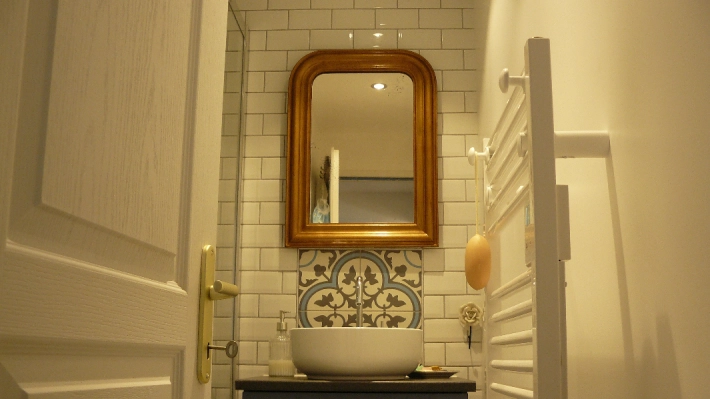 image of Vintage and Bathroom 